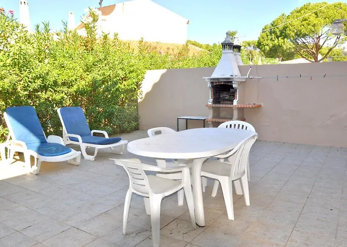 Stylish And Well-equipped, Private Pool, Close To Amenities, Free Ac And Wifi * Quarteira