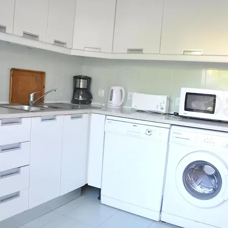 Дом отдыха Stylish And Well-equipped, Private Pool, Close To Amenities, Free Ac And Wifi