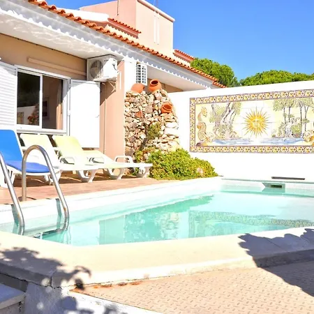 Ferienhaus Stylish And Well-equipped, Private Pool, Close To Amenities, Free Ac And Wifi