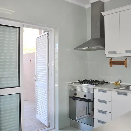 Stylish And Well-equipped, Private Pool, Close To Amenities, Free Ac And Wifi * Quarteira