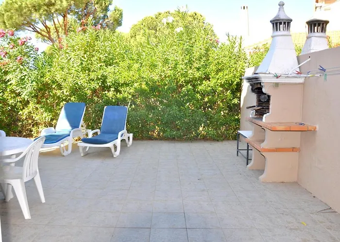 Stylish And Well-equipped, Private Pool, Close To Amenities, Free Ac And Wifi Semesterbostad *