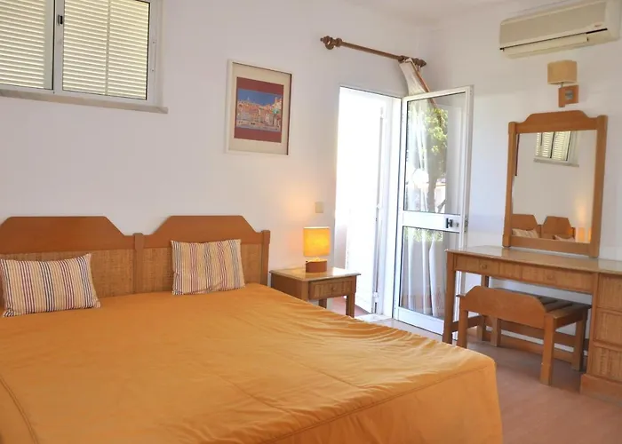 Nyaraló Stylish And Well-equipped, Private Pool, Close To Amenities, Free Ac And Wifi Quarteira