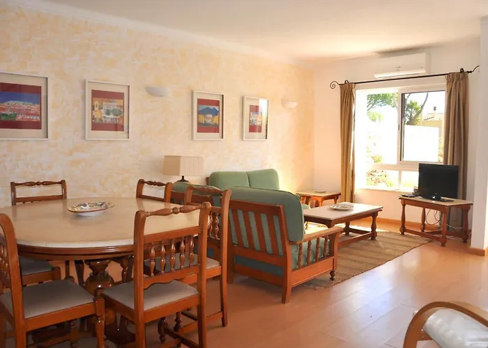 Stylish And Well-equipped, Private Pool, Close To Amenities, Free Ac And Wifi * Quarteira